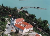   Tihanyi Apátság tányéralátét + hátoldalon Balaton térkép 