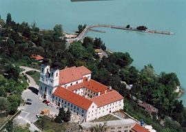 Tihanyi Apátság tányéralátét + hátoldalon Balaton térkép 